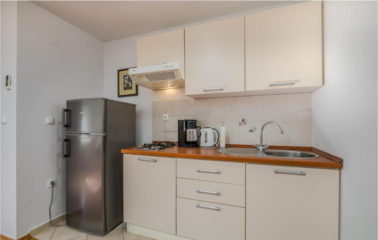 Nice Apartment In Malinska Dubasnica With Kitchen المظهر الخارجي الصورة
