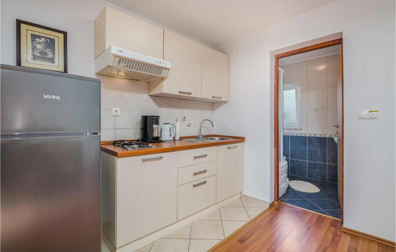 Nice Apartment In Malinska Dubasnica With Kitchen المظهر الخارجي الصورة